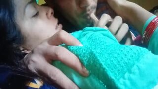 Istri Selingkuh Mesra Cium Kekasih Gelap Dan Biarkan Dia Hisap Payudaranya