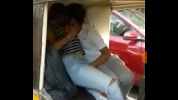 Lebah India Gatal Bercumbu Di Atas Rikshaw