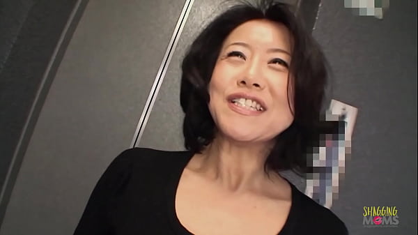 Wanita Asia Matang Tak Sabar Untuk Memuaskan Hasratnya Dengan Semua Mainan Seks Di Celah Basahnya