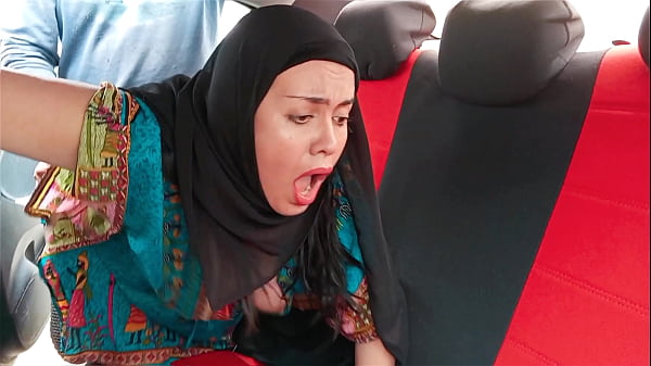 Ibu Tiri Berjilbab Digoyang Di Dalam Mobil