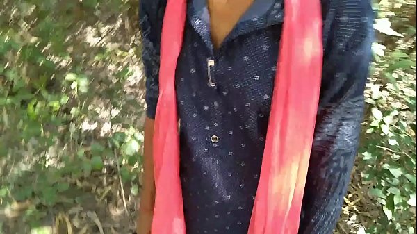 Desi Panas Di Luar Ruangan, Pacar Digoyang Keras Gaya Doggy Sama Cowoknya