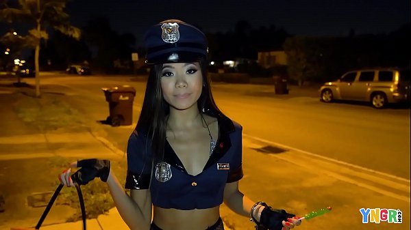 Vina Sky, Cewek Asia Nakal Digoyang Malam Halloween