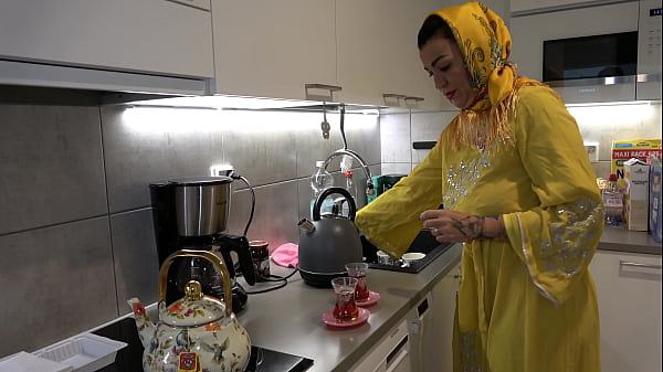 Anak Tiri Ganas Menggila Di Pantat Besar Ibu Tiri Arab Berhijab