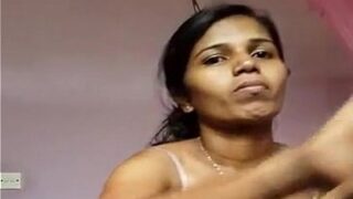 Gadis India Panas Menggoyang Dildo Hingga Klimaks