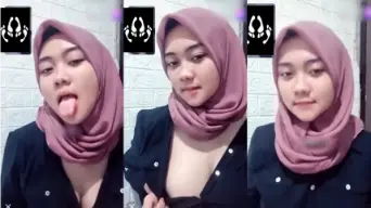 Goyangan Panas Sherly Hijabers Bareng Toge