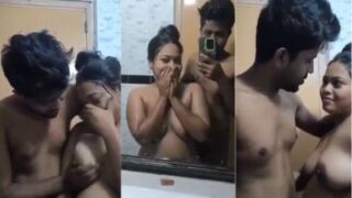 Suka-suka Di Kamar Mandi, Cowok Mesum Puas Ngentot Pacar Montoknya Yang Berpayudara Besar