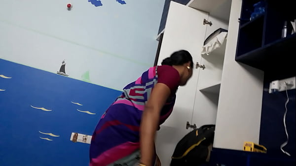 Desi Pembantu Baru, Siap Melayani Dengan Tubuh Basah Kuyup