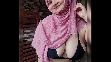 Twerk Pantat Hijabku Yang Montok