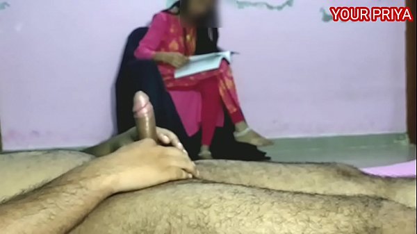 प्रिया को चोदने से पहले मनाया, फिर जमकर गांड मारी।