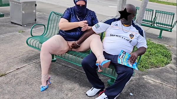 Muslimah Berhijab Bbw Ssbbw Biarkan Pria Asal Di Halte Bus Muncrat Dua Kali Di Bibir Tebal Vagina Montoknya (terbuka Di Luar Ruangan)