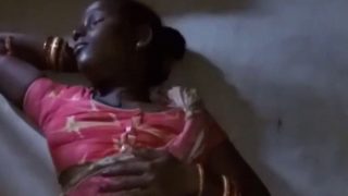 Adivasi Cewek Bego, Sengaja Angkat Saree Biar Keliatan Memeknya.
