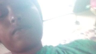 Bangla Boudi Saree Me Chudai Karte Hue Apni Gili Chut Ka Selfie Liya