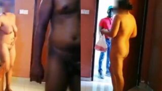 Cewek Montok Bugil Terima Paket Dari Kurir, Video Desi Panas Abis