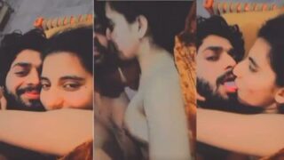 Cewek Muslim Lagi Colmek Sambil Video Call Sama Pacar, Kontolnya Keliatan Semua.