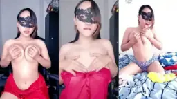 Miss Sunflo Pamer Tetek Basah Kenceng, Toketnya Ngeces Bikin Ngiler.