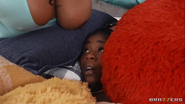 Ngewe Bantal, Cewek Nakal Minta Threesome / Brazzers / Download Full Di Https://zzfull.com/haz