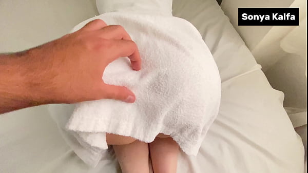 Ibu Tiri Seksi Digebang Abis Berenang