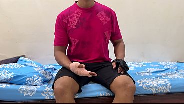 Ibu Tiri Bantu Anak Tiri Yang Luka Mandi, Lalu Goda Dia. Akhirnya Berujung Nyepong Kontolnya, Sebelum Digenjot Keras.