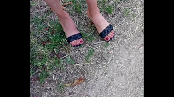 Ibu-ibu Arab Pelacur Dengan Jari Kaki Seksi Dan Heels Yang Bikin Ngiler.