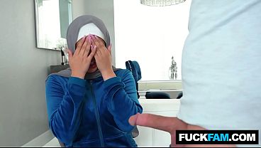 Tetangga Hijabi Kena Kejutan Kontol Besar Dari Sophia Leone Dan Nicky Rebel
