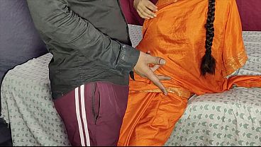 Dever Ne Desi Bhabhi Ki Chut Ki Pyaas Bujhai, Jor Se Chod Kar Ras Nikal Diya.