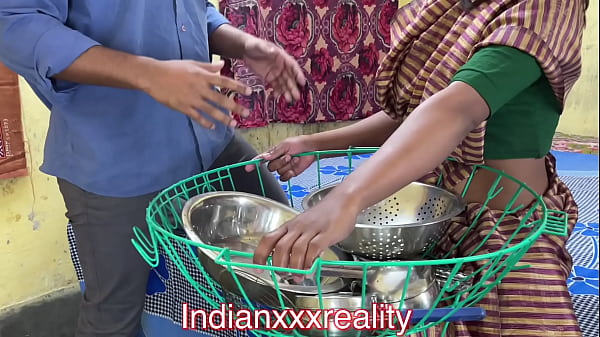 Ngentot Keluarga Tiri India Paling Hot, Suara Hindi Jelas Bikin Makin Basah.