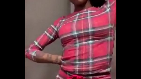 Tante Asian Doll Goyangin Pantat Montoknya Di Instagram Live Sambil Nyanyi Lagu Baru, Gerakan Mulutnya Bikin Ngiler.