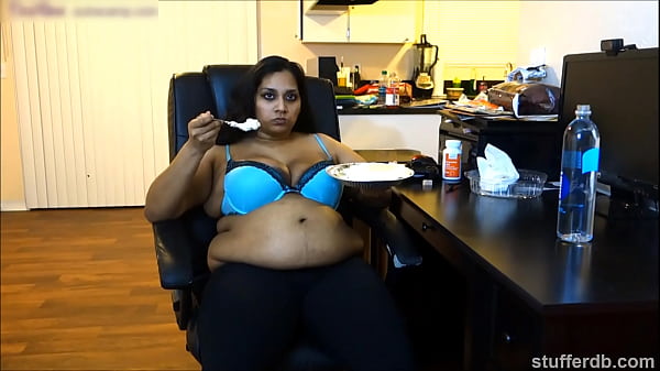 Desi Rose Nge-pie Sambil Ngeloyor, Bikin Basah Semua!
