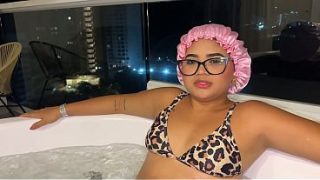 Madrastra Jalang Mandi Telanjang Bareng Anak Tiri Di Jacuzzi, Minta Digenjot Sementara Bokap Lagi Pergi.