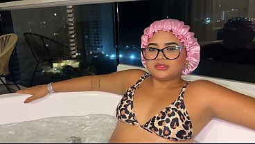 Madrastra Jalang Mandi Telanjang Bareng Anak Tiri Di Jacuzzi, Minta Digenjot Sementara Bokap Lagi Pergi.