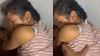 Gadis Pengendara Motor Di Silchar Merengek Keras Dalam Video Seks Viral Ini