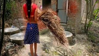 Istri Tetangga Ngentot Sama Tetangganya Di Toilet Siang Bolong