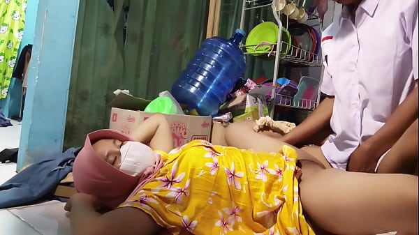 Di Rayu Bokap Tiri Buat Ngewe Pas Mau Berangkat Sekolah