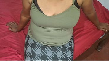 Wanita Asia Lagi Santai Sendirian, Pingin Digangguin Biar Makin Basah.