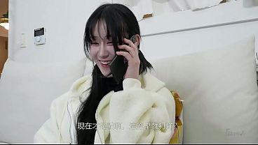 Korea – Cewek Ngenes Yang Ngincer Tukang Servis Di Antara Pahanya