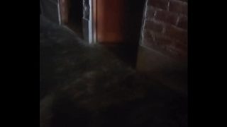 Ibu Muda Single Ngajak Gue Masuk Rumahnya Demi Duit, Langsung Panas Di Depan Pintu.