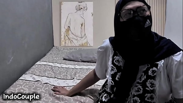Istri Bahenol Indo Lagi Nikmatin Kontol Pacar Rahasianya Di Lubang Belakang.
