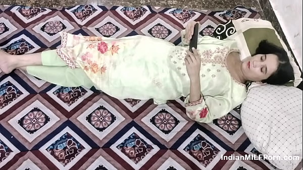 Cewek India Nonton Bokep Di Hp, Digenjot Abis Sama Kakak Tiri, Suara Hindi Bikin Makin Panas