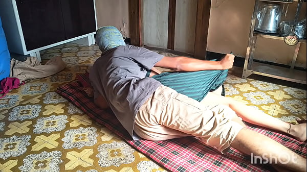 Ngencengin Adik Tiri Manis Di Dapur, Sampe Muncrat Di Lantai.