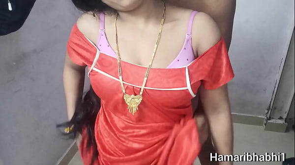 Gila Nih! Bini Orang Lagi Ngobrol Seru Sama Adik Ipar, Langsung Digebukin Di Kamar. Video Ngen*t Ala India, Hot Banget!