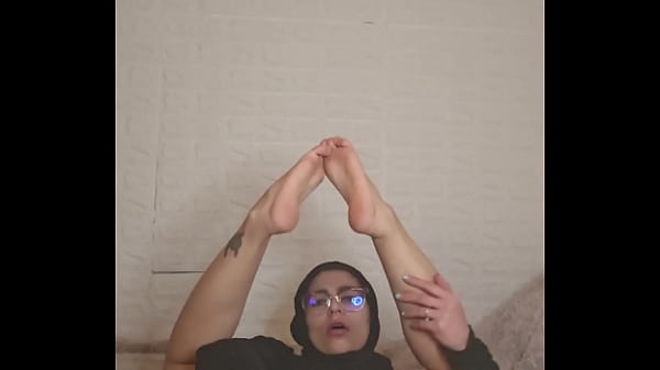 Ibu Rumah Tangga Arab Mia, Kaki Mulus Pakai Niqab, Kumpulan Video Bikin Tegang.