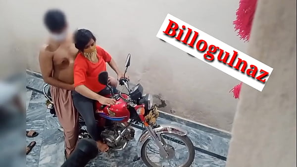 Bejat Temen Sendiri Ngewe Di Atas Motor, Suara Hindi Bikin Makin Panas