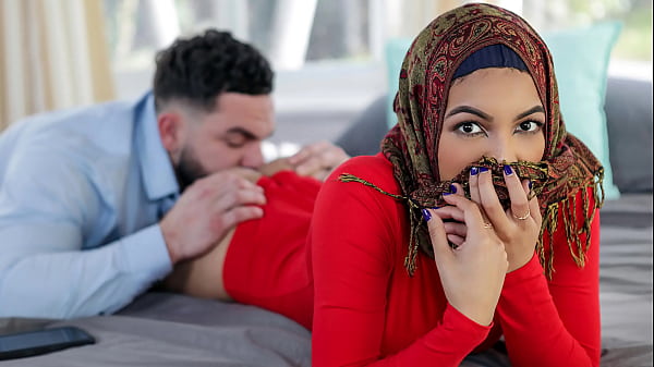 Kakak Tiri Mau Ngajarin Adik Tiri Berjilbabnya Beberapa Trik Panas Sebelum Dia Nikah – Hijab Ngewe