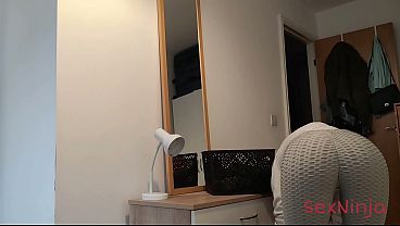 Sengaja Memamerkan Kontol Keras Ke Ibu Tiri Di Depan Mata