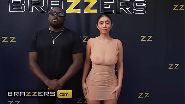 Brzzers – Violet Myers Pamer Lubang Memek Ke Paparazi