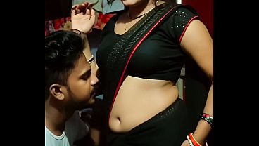 Desi Bhabhi Saree Navelnya Bikin Pengen Gigit