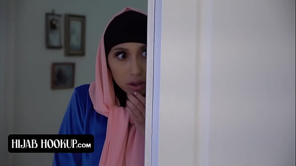 Binal Banget! Cewek Cantik Hijab Berbokong Montok Dientot Keras Sama Instruktur Horny