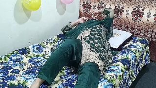 Seorang Ibu Rumah Tangga India Panggil Bocah Muda, Lalu Digaruki Habis-habisan, Suara Hindi Panas.