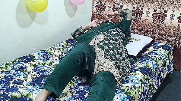 Seorang Ibu Rumah Tangga India Panggil Bocah Muda, Lalu Digaruki Habis-habisan, Suara Hindi Panas.