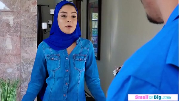 Gadis Arab Digebuk Berdua Sama Dua Cowok Gede